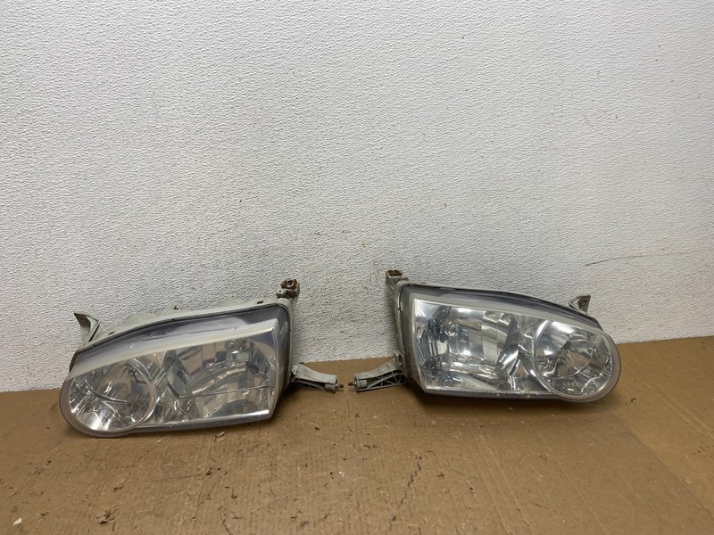 2001-2002 Toyota Corolla Left+Right Side Halogen Headlights OEM AD8175 DW