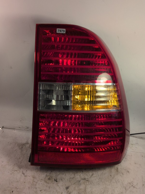 2005 2008 KIA SPORTAGE 2.7L V6 AWD OEM RIGHT PASSENGER SIDE REAR TAIL LIGHT