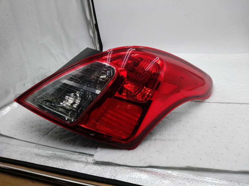 2017 Nissan Versa Right Tail Light Assembly Red OEM 530837 83K Miles