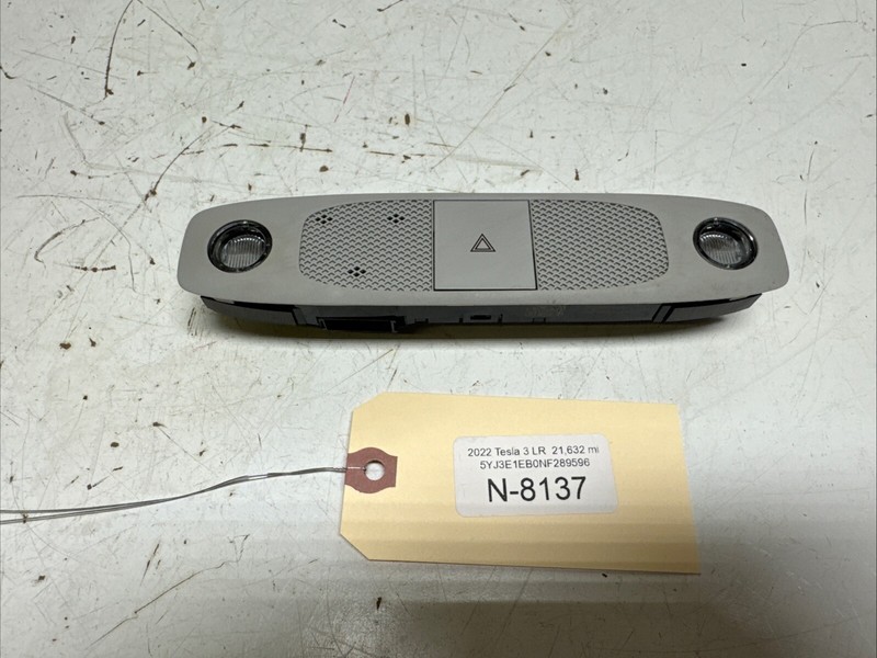 2017-2023 TESLA MODEL 3 OVERHEAD CONSOLE DOME LIGHT W/HAZARD SWITCH 8137 B140