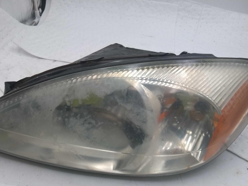 2004 Ford Taurus Left Headlight Assembly - Foggy - 268004 - 138k Miles