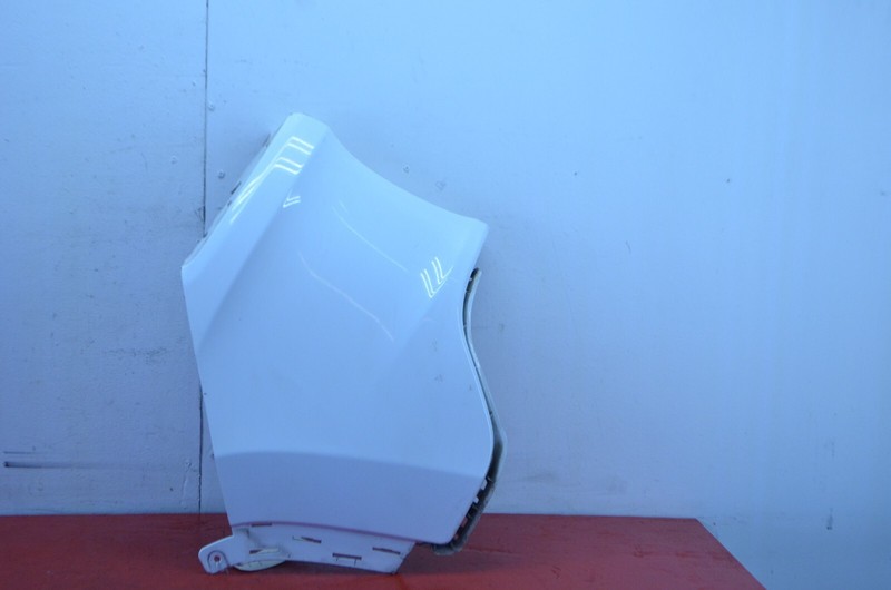 14-18 JEEP CHEROKEE REAR LEFT DRIVER SIDE BUMPER END MOLDING TRIM WHITE OEM