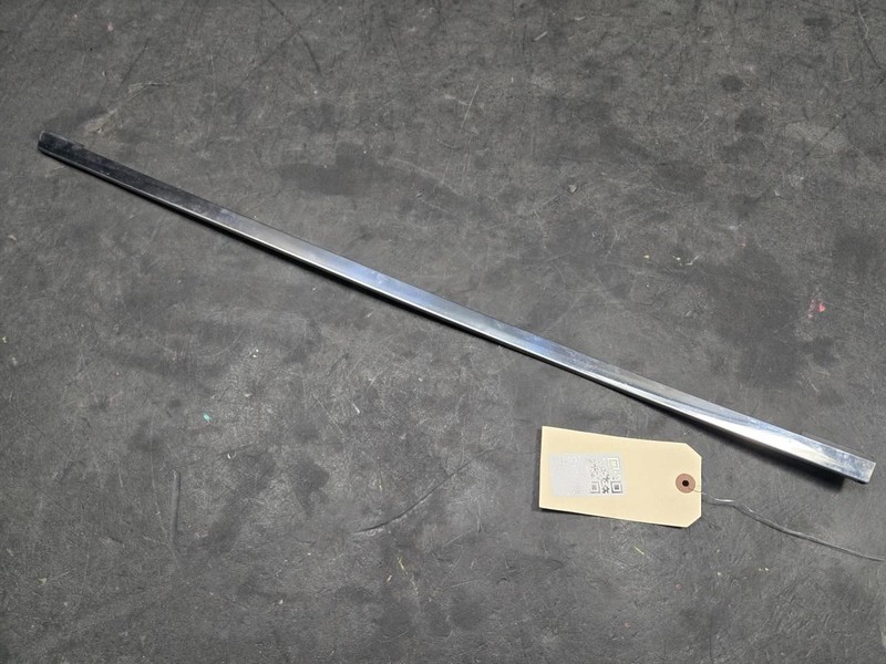 Rear Left Door Window Upper Molding 2022 Nissan Rogue 82283-6RA0A 2021 - 2025