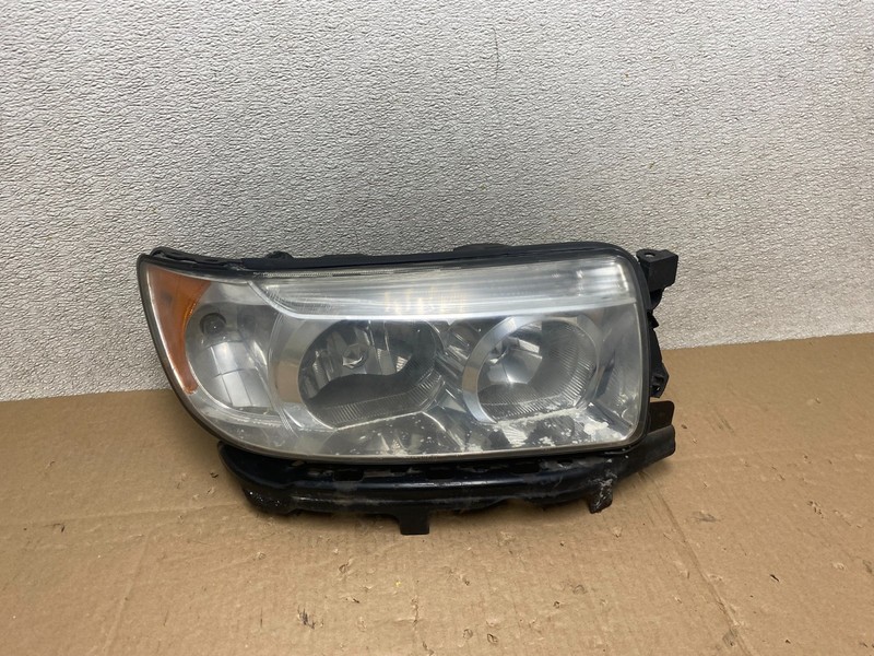 2006-2008 Subaru Forester Right Passenger Rh Headlight Halogen TYC T5672 DW