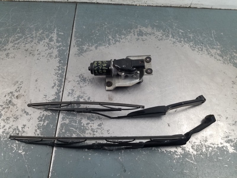2004 Honda S2000 AP2 Windshield Wiper Motor / Arms #00352 D6