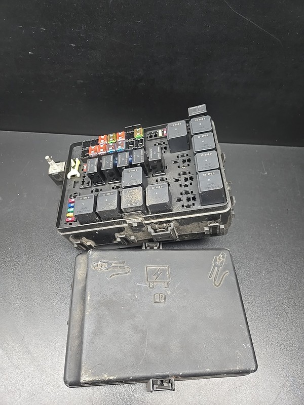 14-17 Maserati Ghibli M157 Engine Fuse Box Battery Relay Assembly Oem