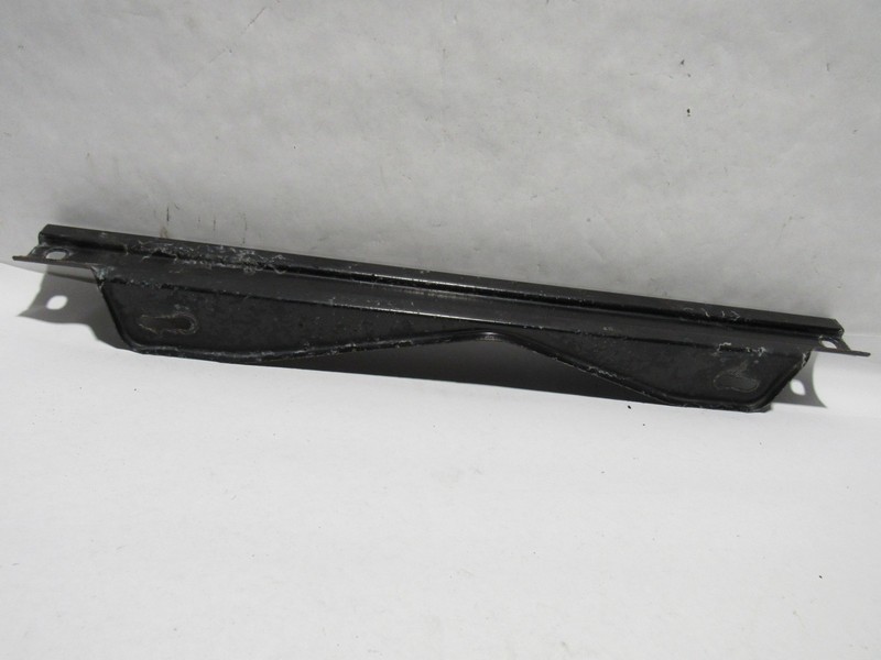 Mercedes R350 W251 2011 Front Center Support Mount Bracket Brace 06-13 ;