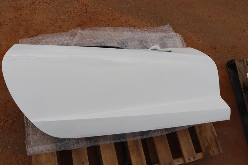 2014-2019 CHEVY CORVETTE C7 RIGHT PASSENGER SIDE DOOR OEM WHITE 8G8