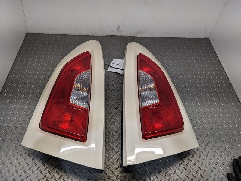 Tail Light Pair Red Outer Surround Fits 12-13 SOUL 1050402