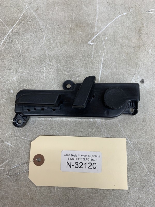 17-23 TESLA MODEL 3 FRONT LH SIDE SEAT ADJUSTMENT CONTROL SWITCH OEM 32120 B124