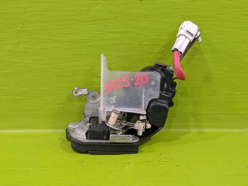 92-96 CAMRY SDN PASSENGER RIGHT REAR ELECTRIC DOOR LOCK LATCH OEM 3925-20