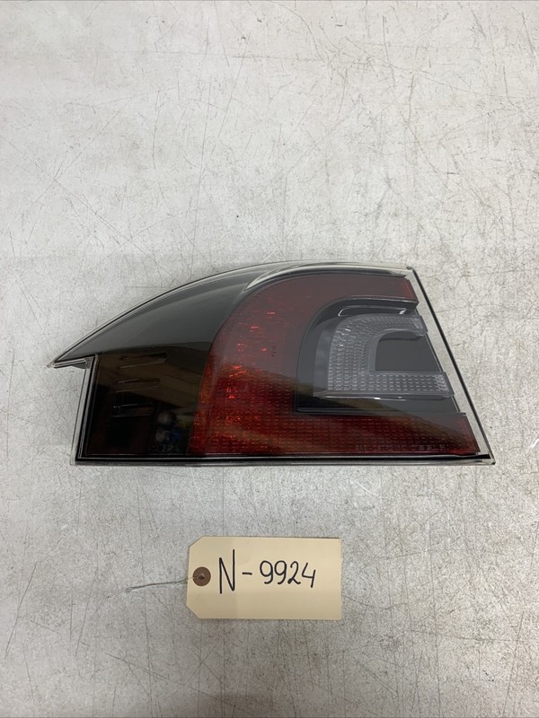 12-20 Tesla S Rear LH Driver Side Outer TAILLIGHT Tail Light 6005918 9924 B161