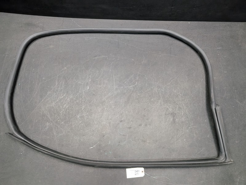 Front Right Door Body Weatherstrip 2019 Chevrolet Camaro 84160282 2016 - 2024
