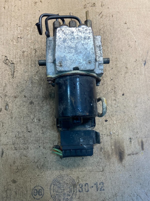 1999 to 2000 Ford F250 F350 SRW ABS Pump Control OEM 2c342c346be Z8894 DG