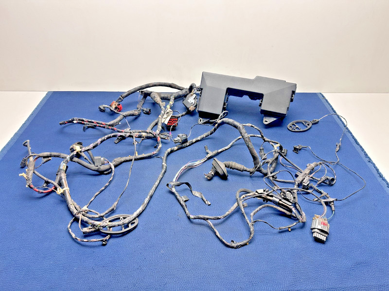 10-12 Jaguar XF Engine Relay Wire Harness Wiring with Fuse Box 5.0L RWD OEM