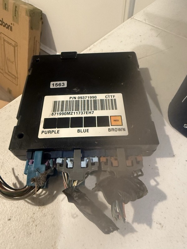 2000-01 Chevy S10 Blazer Astro GMC Yukon Jimmy BCM Body Control Module 09371990