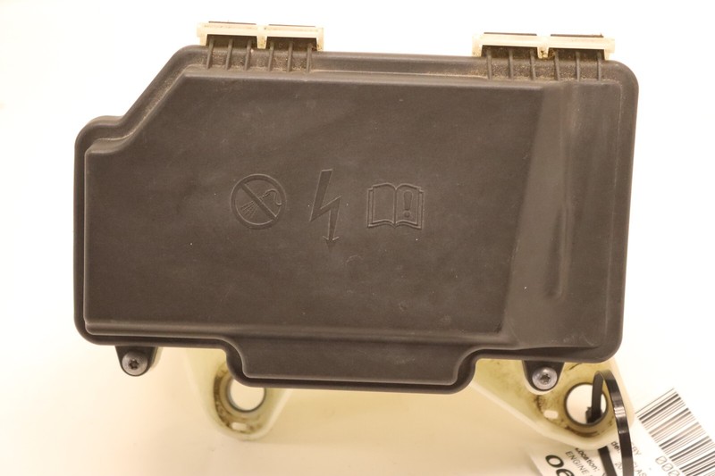 2015-2018 MERCEDES C-CLASS C300 W205 SEDAN ENGINE FUSE BOX HOUSING COVER OEM