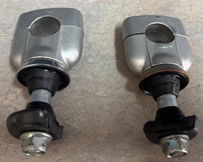 2001 Suzuki GSF1200 GSF 1200 Handlebar Triple Tree Clamp Riser Mount Bracket Z4