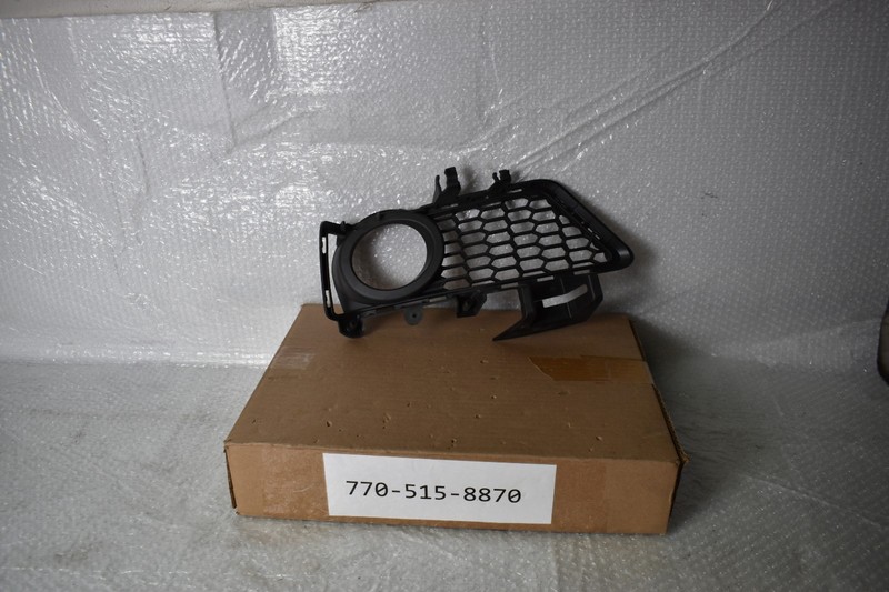 BMW M3 BASE RIGHT FRONT BUMPER GRILLE 2016-2018 OEM 8 062 632