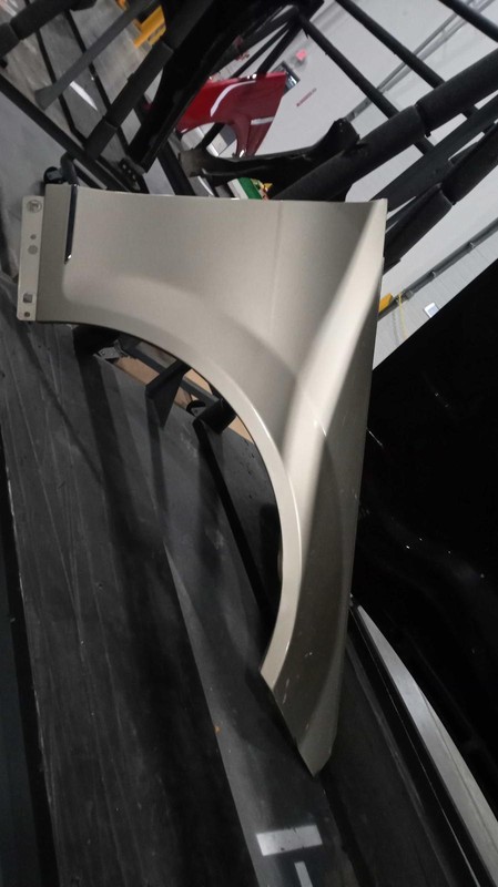 Used Front Right Fender fits: 2012 Mercedes-benz Mercedes c-class 204 Type C250