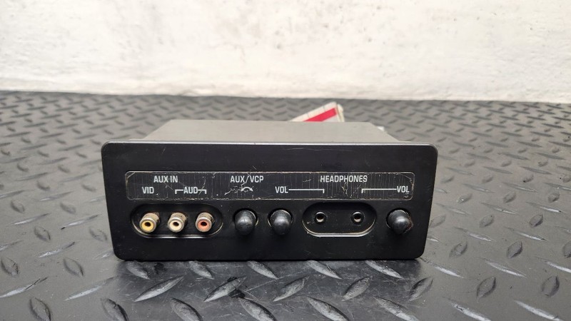 01-02 Chevrolet Express Van Rear Audio Aux Headphone Control OEM 09388380