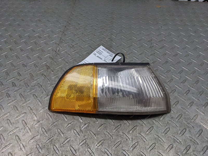 1990-93 ACURA INTEGRA PASSENGER RH FRONT CORNER TURN SIGNAL LIGHT LAMP 9 1185035