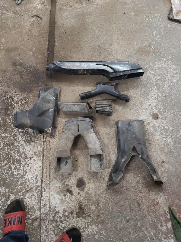 MERCEDES BENZ W108 DASH VENTS LOT 250S W109 230 250 300