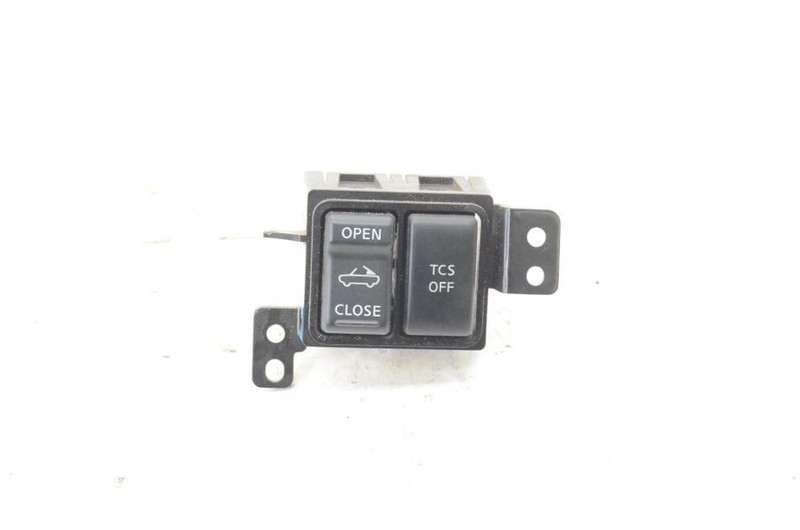 2007-2008 Nissan 350Z Vert VQ35HR Sunroof and Traction Control Switch