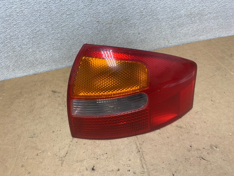 2002 2003 2004 Audi A6 Sedan Right Passenger RH Side Tail Light Oem X5672 DW