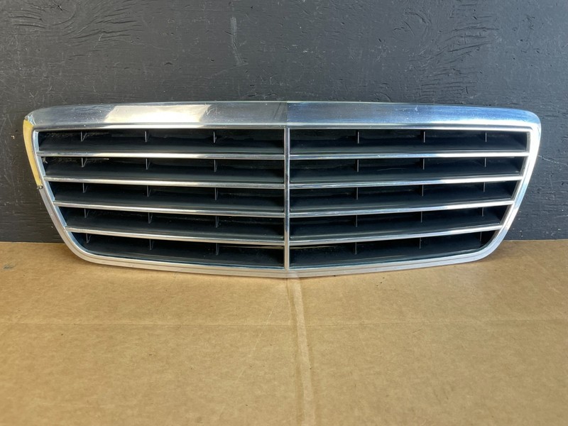 2000 to 2003 Mercedes Benz E-Class E320 E55 Front Upper Grill Grille AE0815 DG