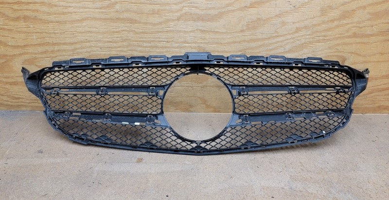 2015 2016 2017 2018 Mercedes C300 Front Bumper Grille Upper 2058880023 CAPA