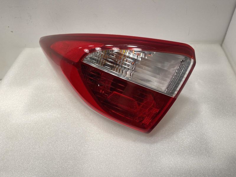 16-18 HYUNDAI TUCSON RIGHT TAILLIGHT QUARTER MOUNTED 2.0L AT AWD 116K -SE- 45579