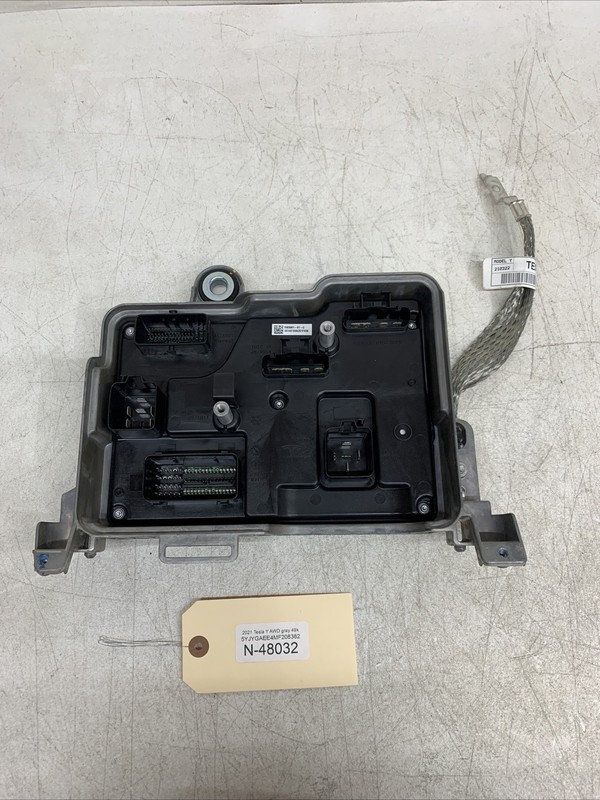20-23 Tesla Y Vehicle Control Module Front Body Controller 1583991-01-C 48032 U2