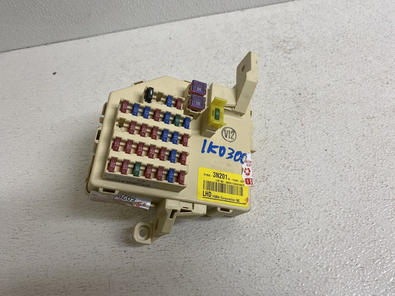 2012-2013 Hyundai Equus Fuse Box Panel Relay Junction Box 91950-3N201 Oem