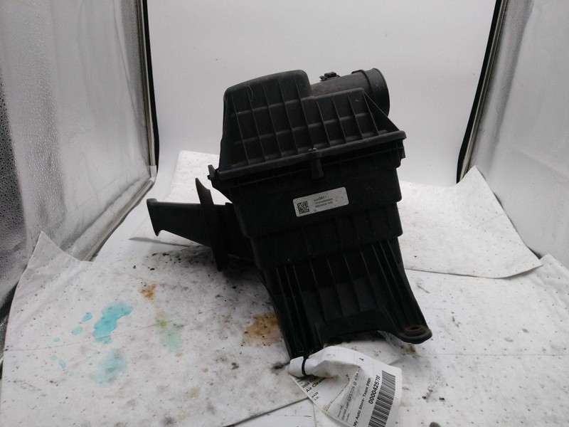 2016 Chevrolet Colorado Air Cleaner Assembly OEM 2.5L 84K Miles Grey 84300515