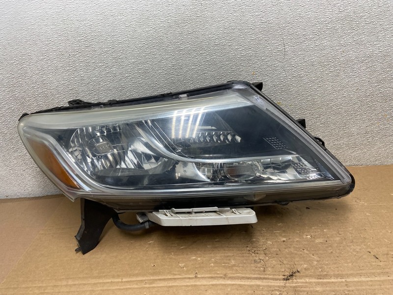 2013 to 2016 Nissan Pathfinder Right Passenger RH Side Headlight OEM AB4612 DW