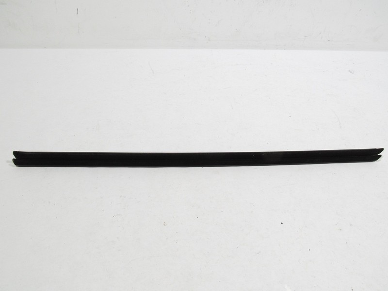 15-19 Land Rover Discovery Sport 2018 Rear Left Door Window Weatherstrip Seal ;
