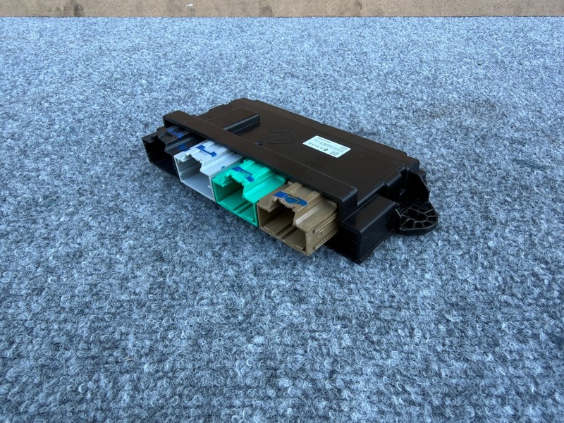 RIVIAN R1S R1T 22-26 OEM FRONT LEFT DRIVER DOOR CONTROL MODULE UNIT PT00000606M