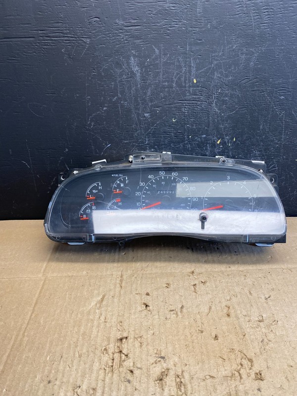 1999 - 2001 Ford F150 F-150 Speedometer Cluster Gauge Oem AC4654 DG