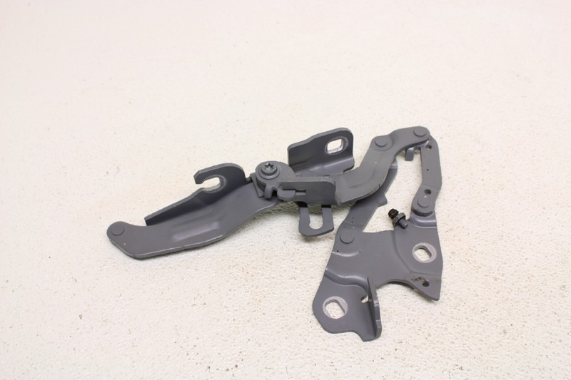 BMW M3 Right Hood Hinge Passenger Side E90 E92 E93 E9x Oem 2011-2013