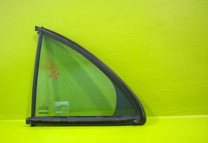 03 04 05 06 E500 DRIVER LEFT VENT GLASS OEM 3517-57