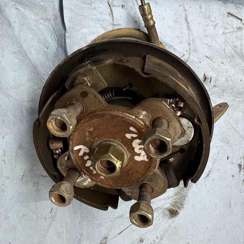 2008 Polaris GEM Electric Golf Cart Right Rear Brakes. Wheel Hub,spindle,bearing