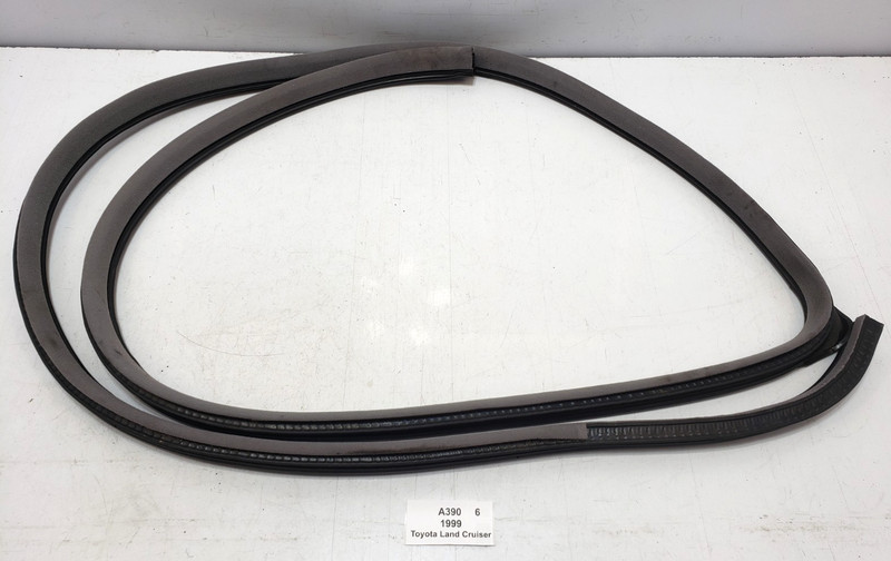 ✅ 98-02 OEM Toyota Land Cruiser J100 Front Right Door Weatherstrip Seal