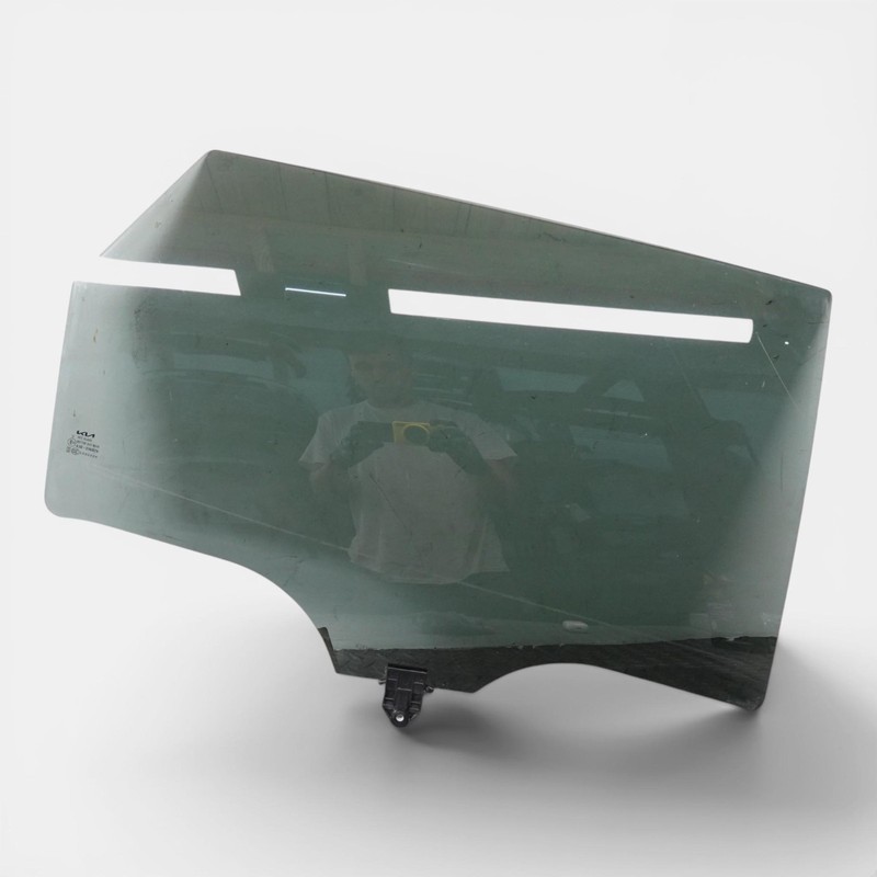 2023-2026 KIA SPORTAGE REAR RIGHT PASSENGER DOOR WINDOW GLASS OEM 83420DW010