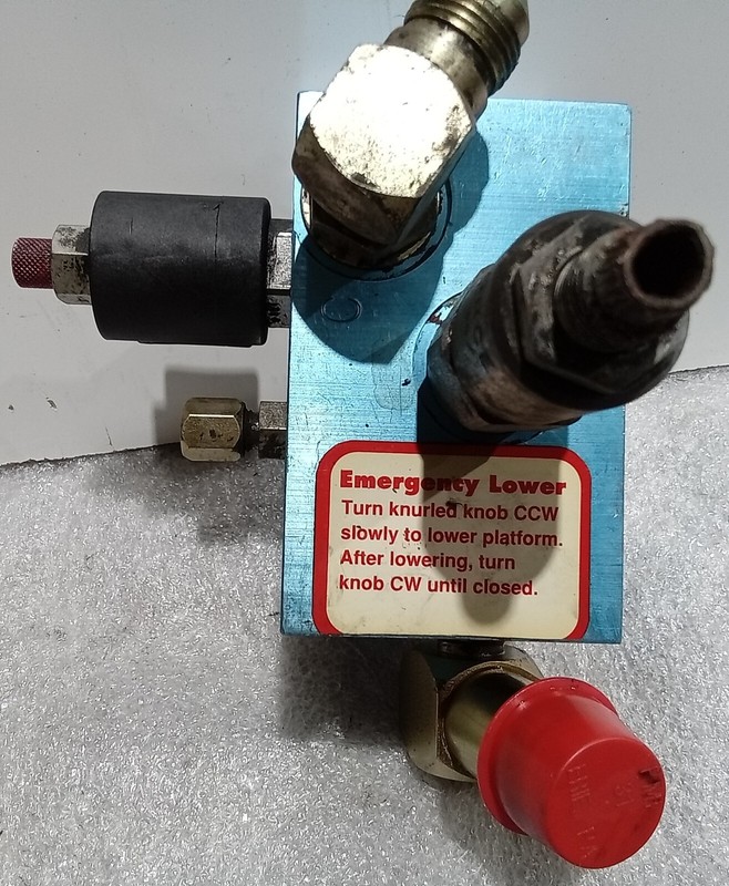 1998 Raymond EASI-OPC30TT Hydraulic Raise Lower Solenoid Valve Emergency Bypass