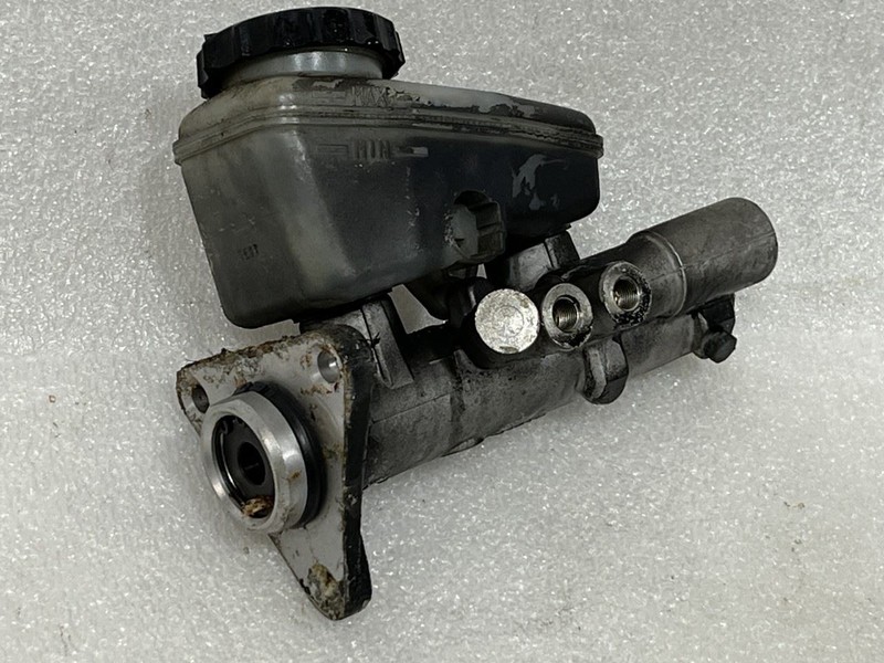 1992 1993 LEXUS SC400 BRAKE MASTER CYLINDER NON-TRACTION TYPE 47201-24090