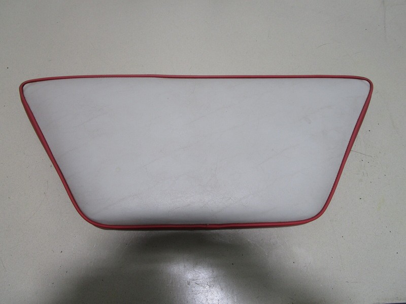 1989 Four Winns Horizon 180 Boat Marine Front Center Bow Cushion 32" x 13"