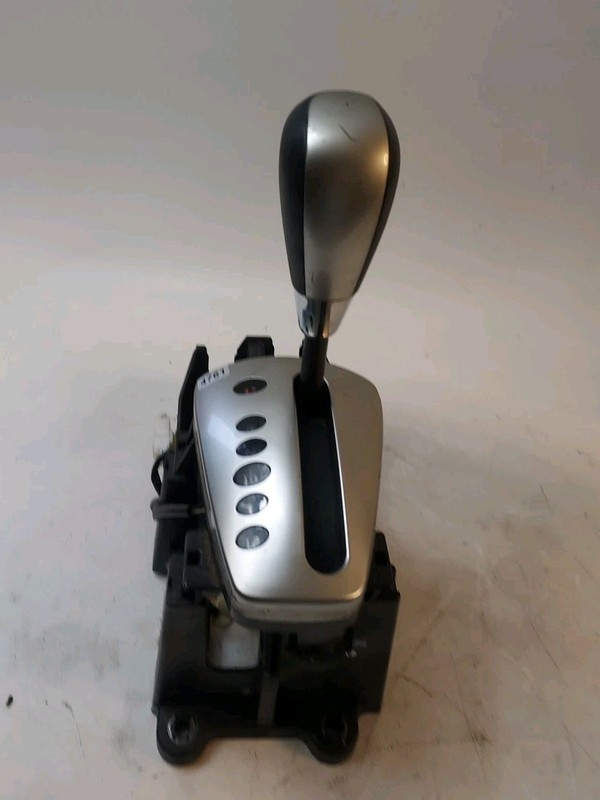 2007 Saturn Vue Greenline 2.4 Hybrid Automatic Shifter Lever Assembly OEM shift
