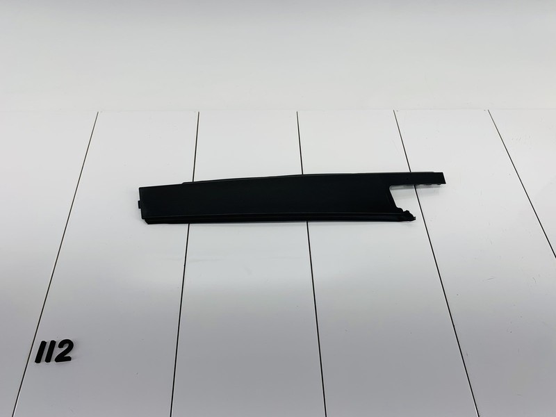 15-18 JEEP RENEGADE REAR LEFT SIDE FORWARD DOOR WINDOW MOLDING COVER OEM