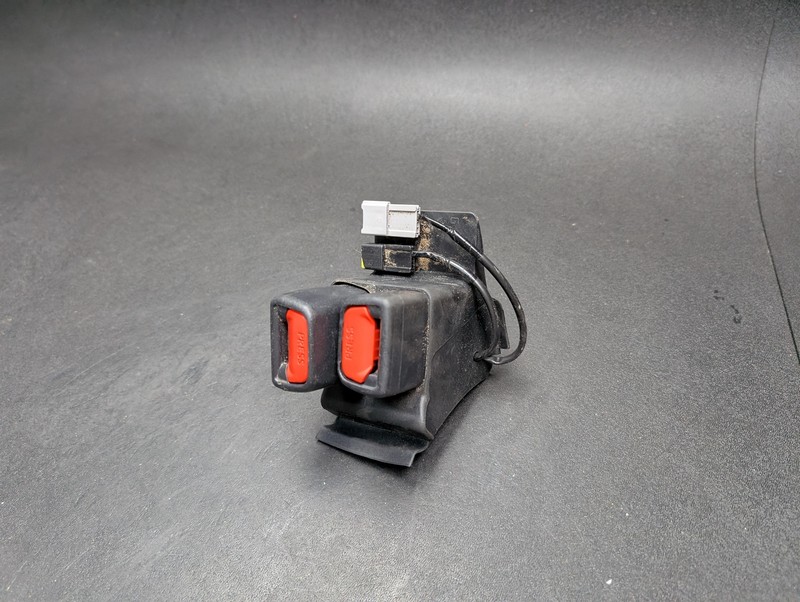Rear Left Seat Belt Buckle 2020 Toyota RAV4 73480-0R070 2019 2021 2022 - 2025
